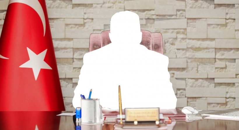 BİR ADAM VAR İZMİR'İN KUZEYİNDE....