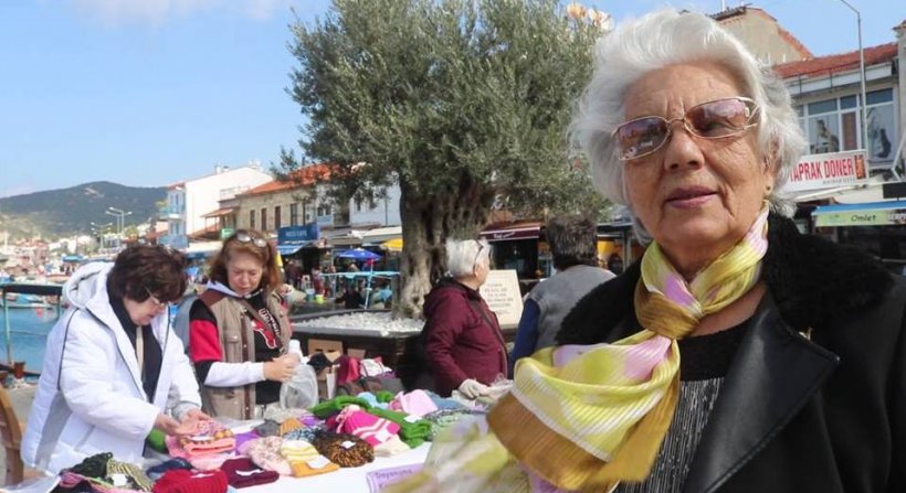 FOÇA HUZUREVİ SAKİNLERİNDEN DEPREMZEDELERE EL EMEĞİ GÖZ NURU DESTEK
