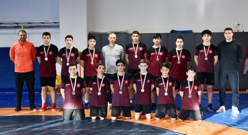 Aliağalı Güreşçilerden 14 Madalya Birden