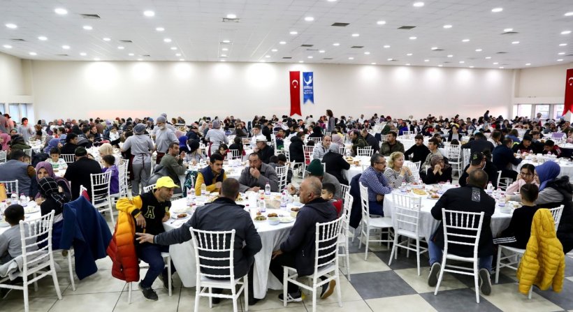 Aliağalılar İlk İftarda Bir Araya Geldi