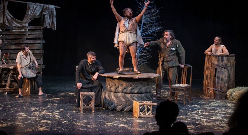 Dünya Tiyatro Günü'nde "3 Nalla 1 At” oyununun galası yapıldı