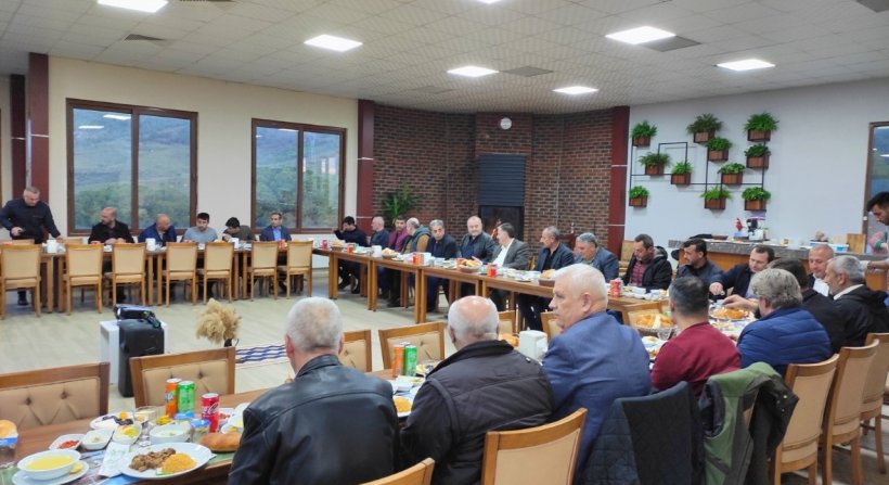 Kınık Belediyesi'nden Meclis Üyelerine İftar Yemeği