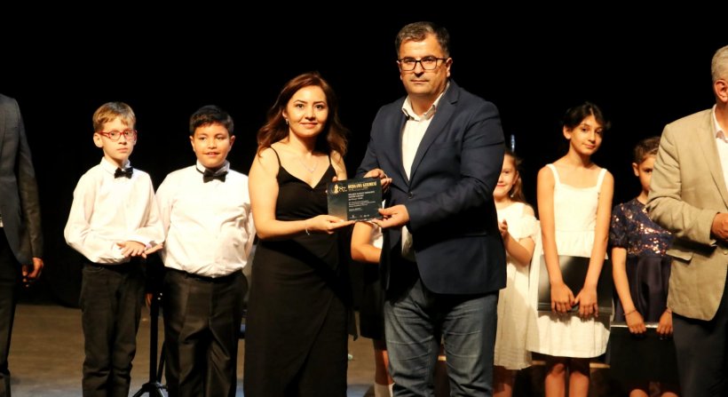 Bergama Kermes Festivali'nde Yabancı Pop Star Inna'dan muhteşem konser