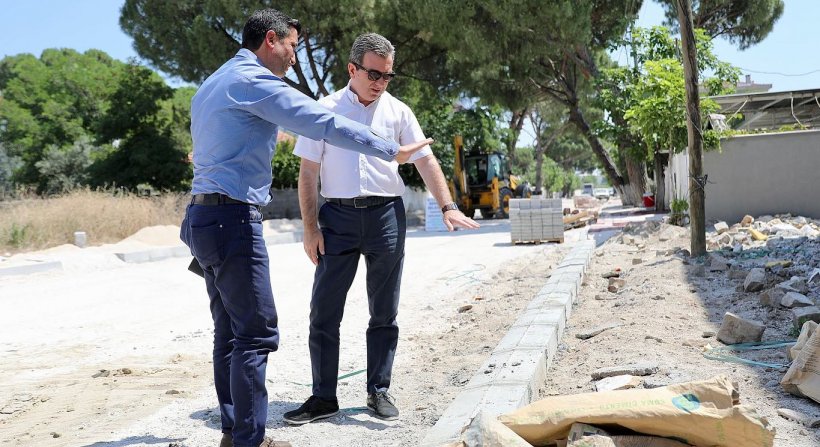 BERGAMA YOL SORUNLARINI SOKAK SOKAK MAHALLE MAHALLE AŞIYOR