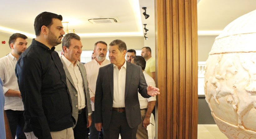 İZMİR MİLLETVEKİLİ EYYÜP KADİR İNAN BERTO'YU ZİYARET ETTİ