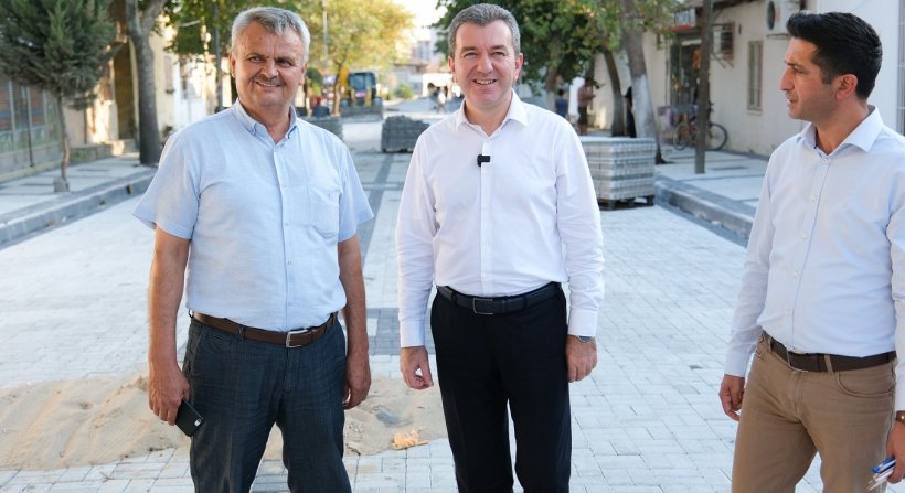 BERGAMA'DA YOLLAR YENİLENİYOR, HALK REFAHA KAVUŞUYOR