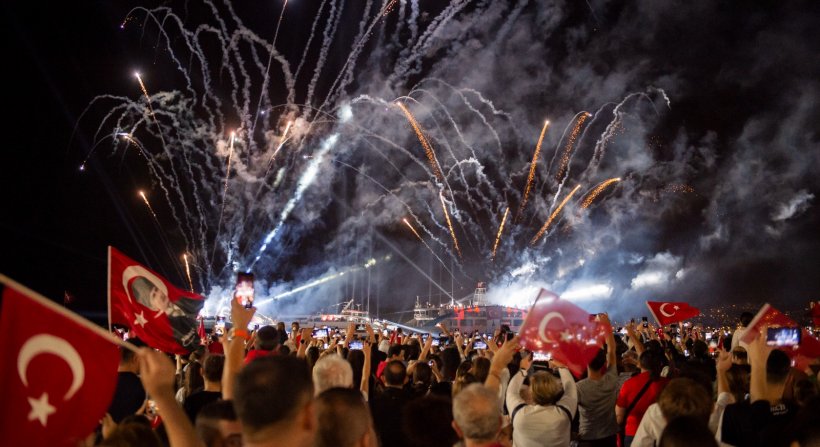 İzmir Cumhuriyet kutlamalarıyla adını tarihe yazdı