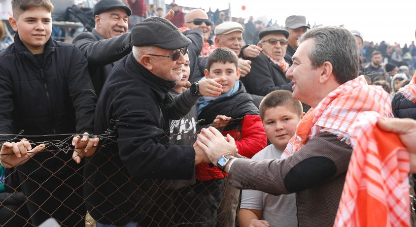 BERGAMA FOLKLORİK DEVE GÖSTERİSİ FESTİVALİ YOĞUN KATILIMLA DÜZENLENDİ