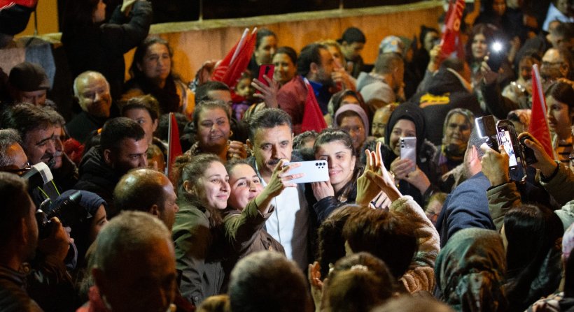 Kabakumlu hemşehrileri Başkan Kırgöz'ü bağrına bastı.