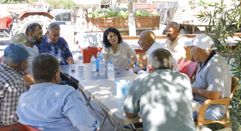 İzmir Büyükşehir Belediyesi ve Kınık Belediyesi'nden Çiftçilere Destek: Ürünler Tarlada Kalmadı, Vatandaşlara Dağıtıldı…