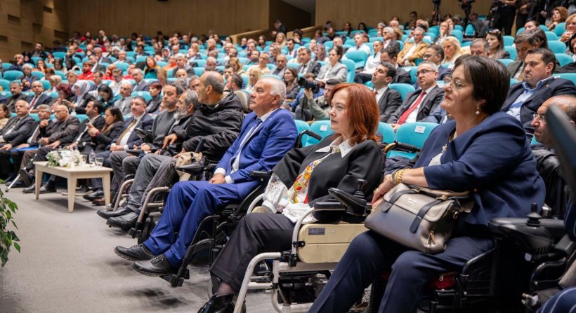 Engelli sorunları ve talepleri İzmir'de masaya yatırıldı