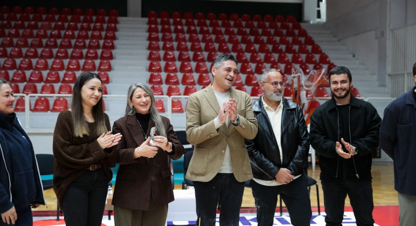 Aliağa Belediyesi Personelinden Başkan Serkan Acar'a Doğum Günü Sürprizi