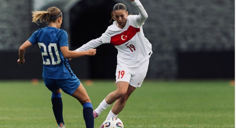 Aliağa'nın Gururu Açelya Nomak Ay-Yıldızlı Formaya Uzandı!